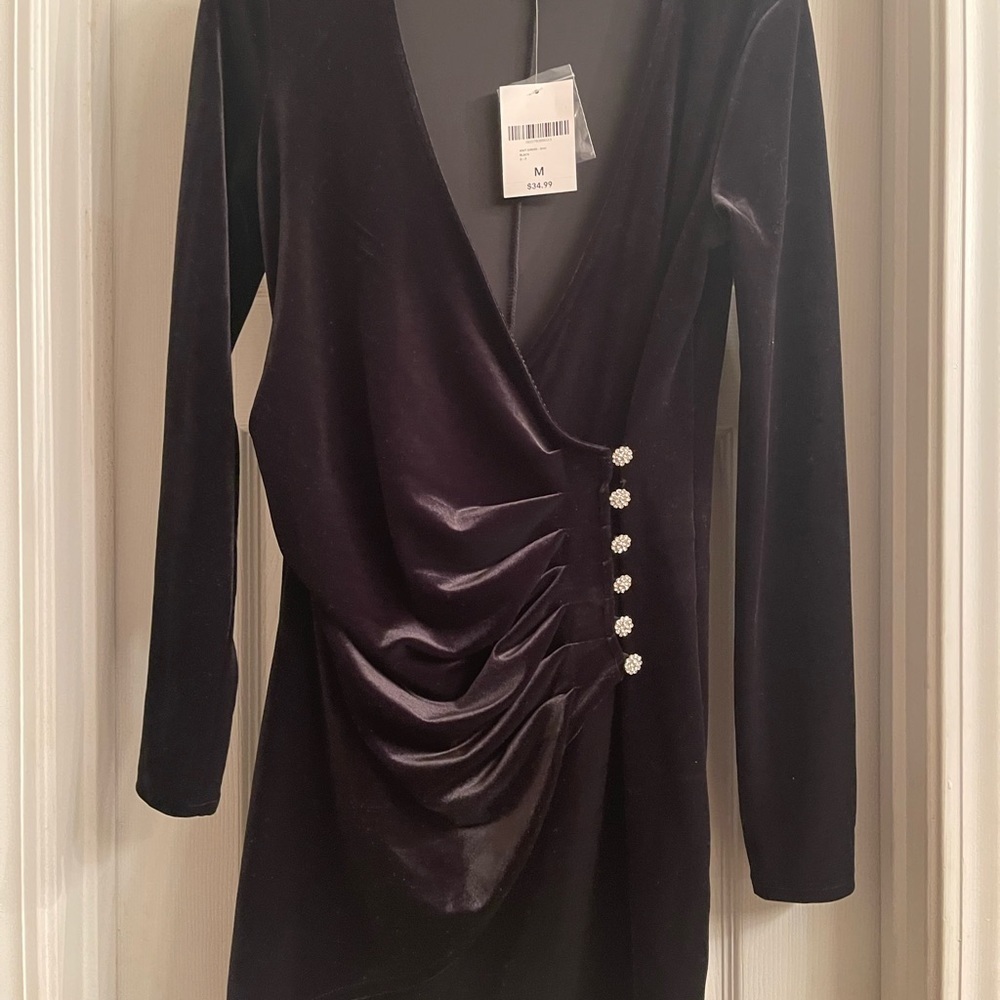 New with tag forever 21 medium velvet dress. - Picture 2 of 3